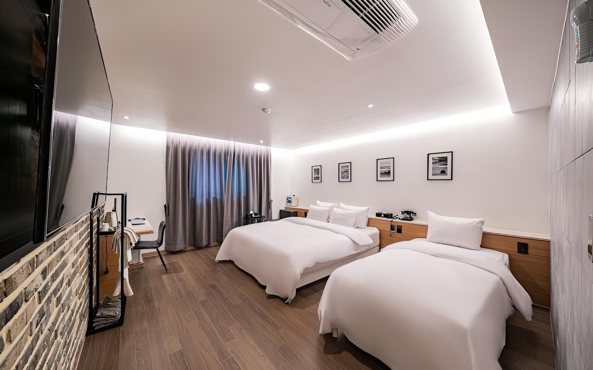 Room (Twin) photo 1