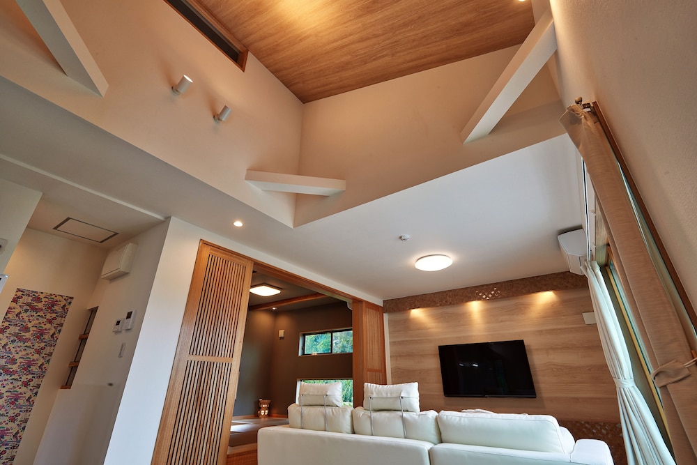 Deluxe Villa for 1-6 Guests photo 2