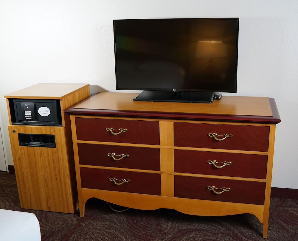 Standard Room, 2 Queen Beds - Photo 2