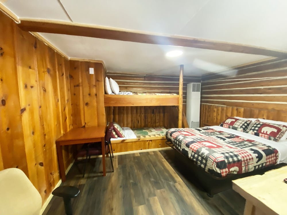 Cabin, Private Bathroom (12, 13) photo 2