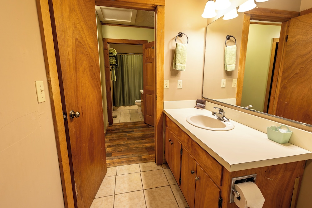 Family Cabin, 1 Bedroom, Kitchenette, Hill View photo 2
