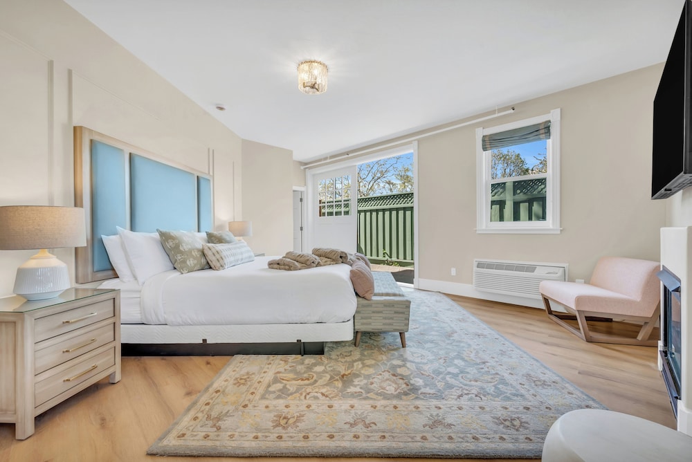 Luxury Studio Suite, 1 King Bed, Patio