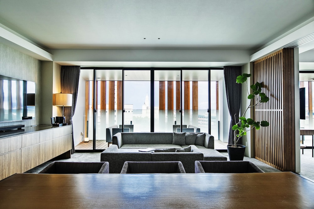 Luxury Suite - Photo 7