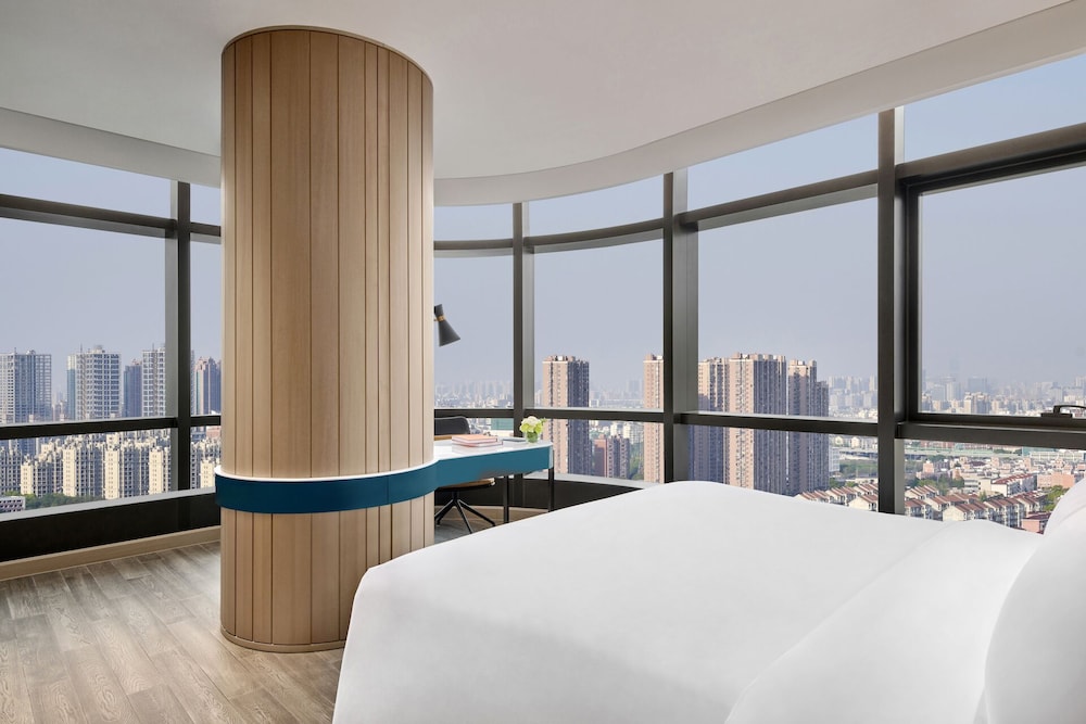 Habitat Corner View Suite