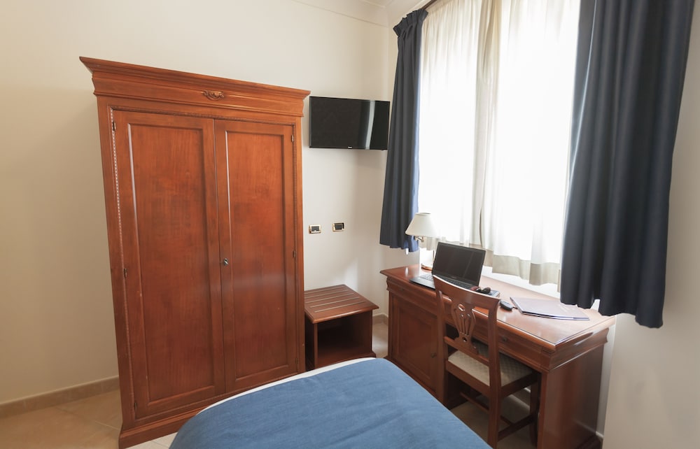 Business Single Room, 1 Large Twin Bed photo 2