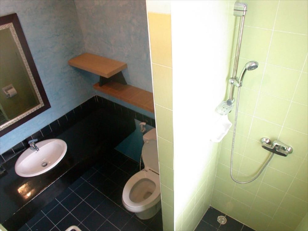 Standard Twin Room - Photo 3