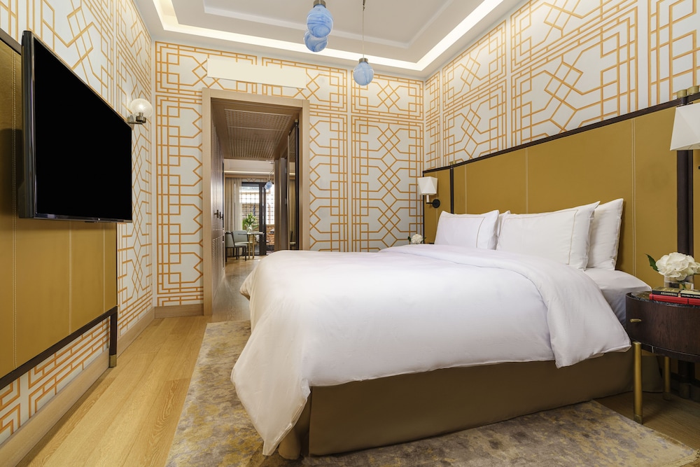 Junior Suite, 1 King Bed photo 2