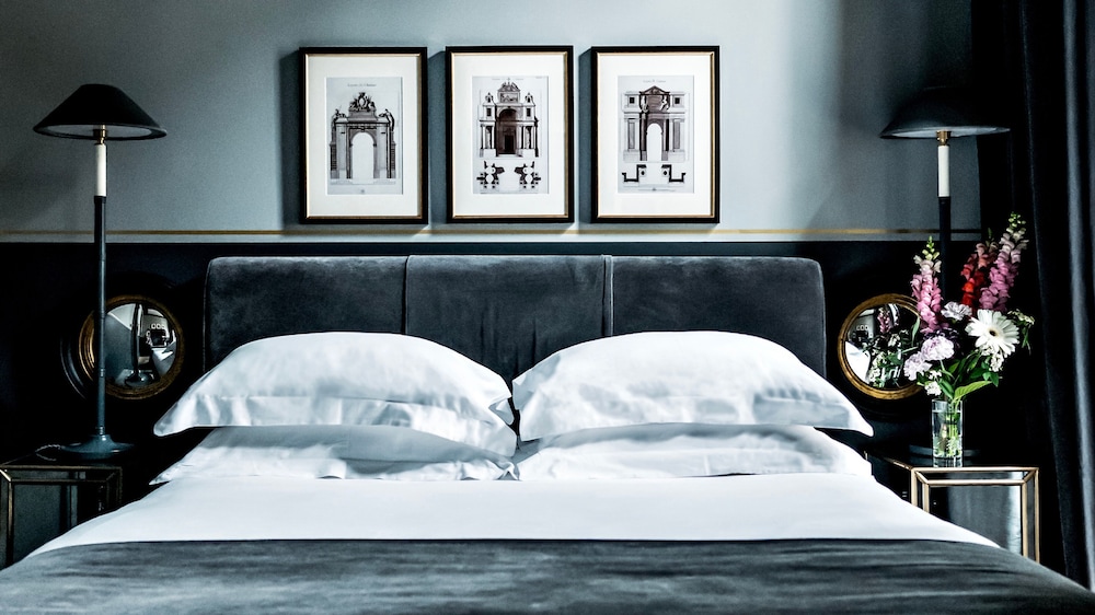 Connecting or Adjacent Rooms
