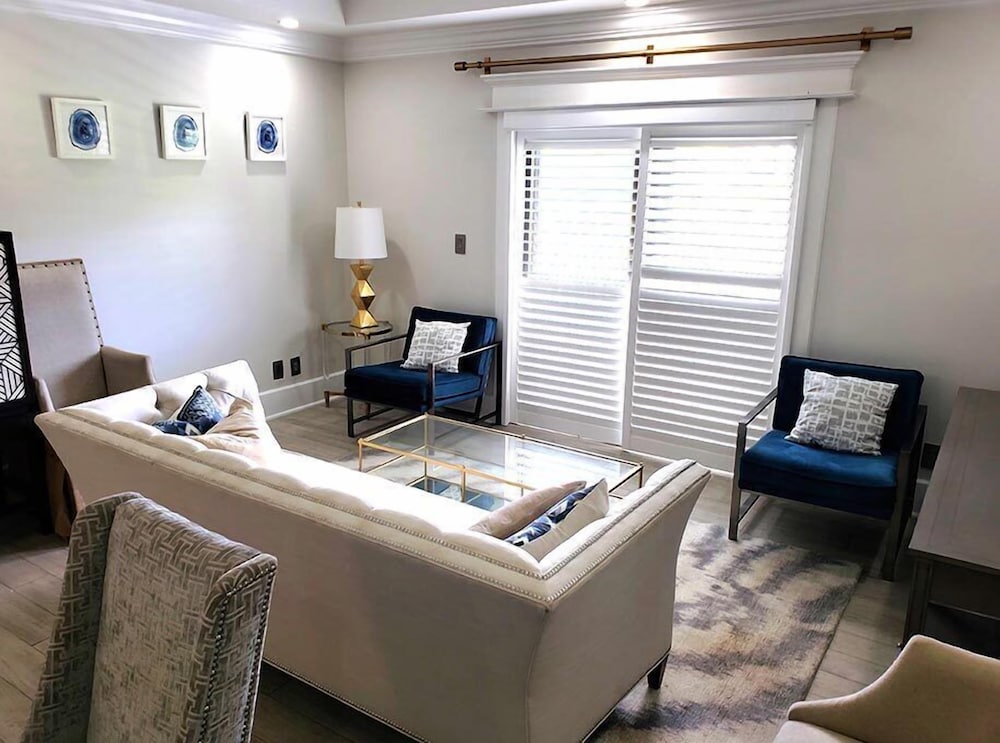 Luxury Condo photo 3
