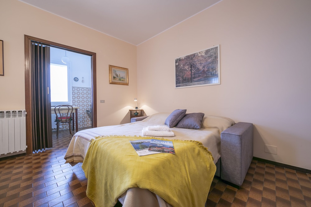 Family Apartment, Multiple Bedrooms, Mountainside (Nicoletta's Lake View Stresa)