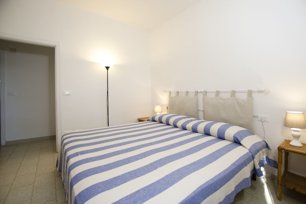 Family House, Multiple Bedrooms, 2 Bathrooms (Villetta Il Pino)