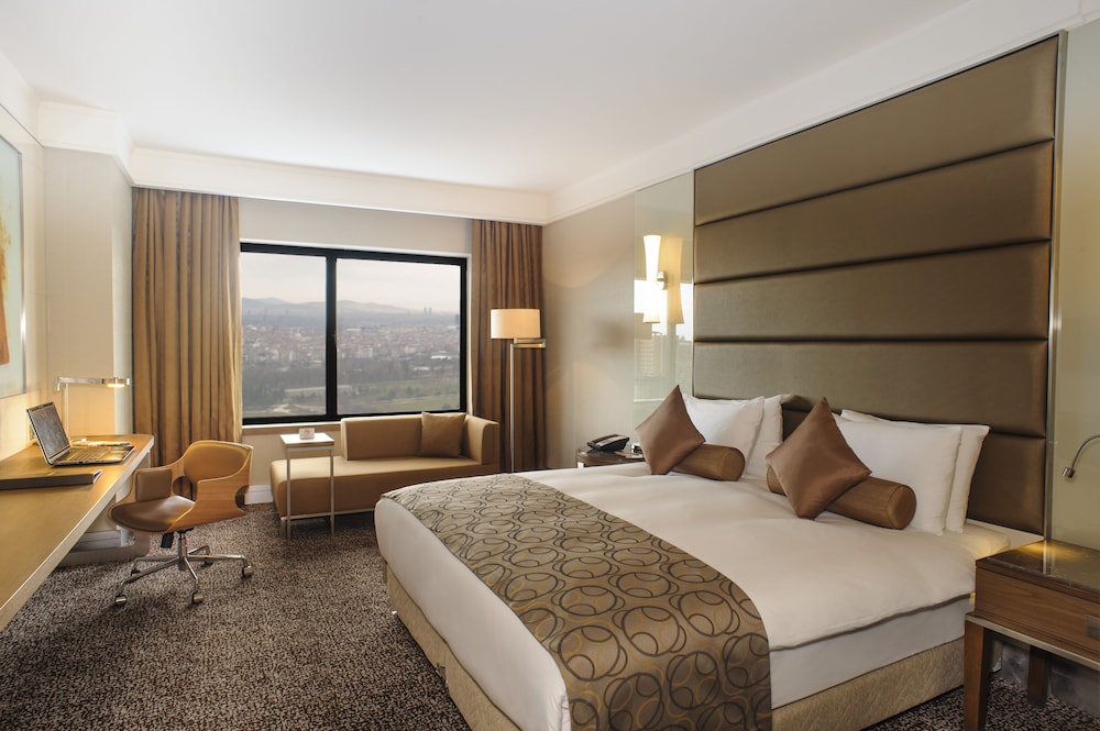 Deluxe Room, 1 King Bed, Smoking photo 2