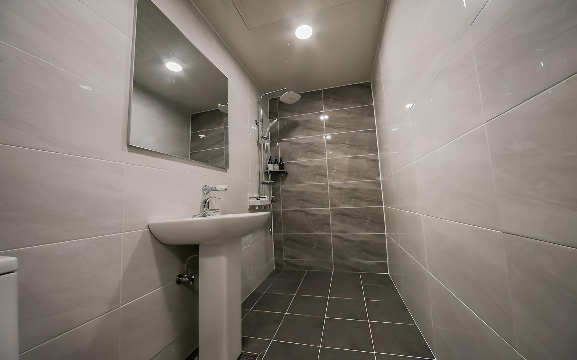 Room (Standard Room) - Photo 10