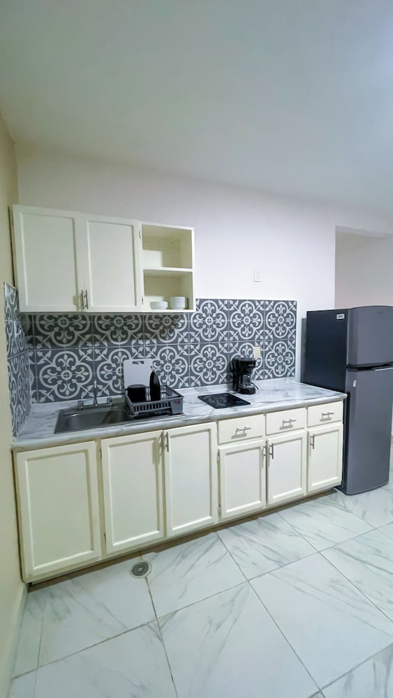 Traditional Studio - Photo 6