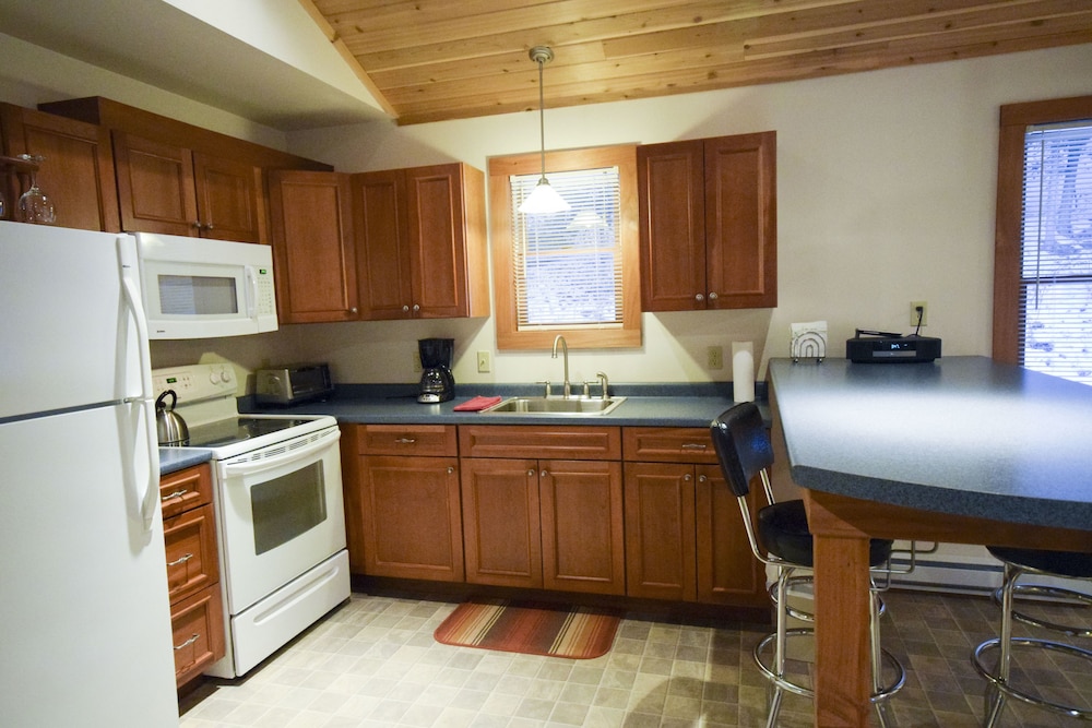 One Bedroom w/ 1 King Bed (Pets not allowed) photo 2