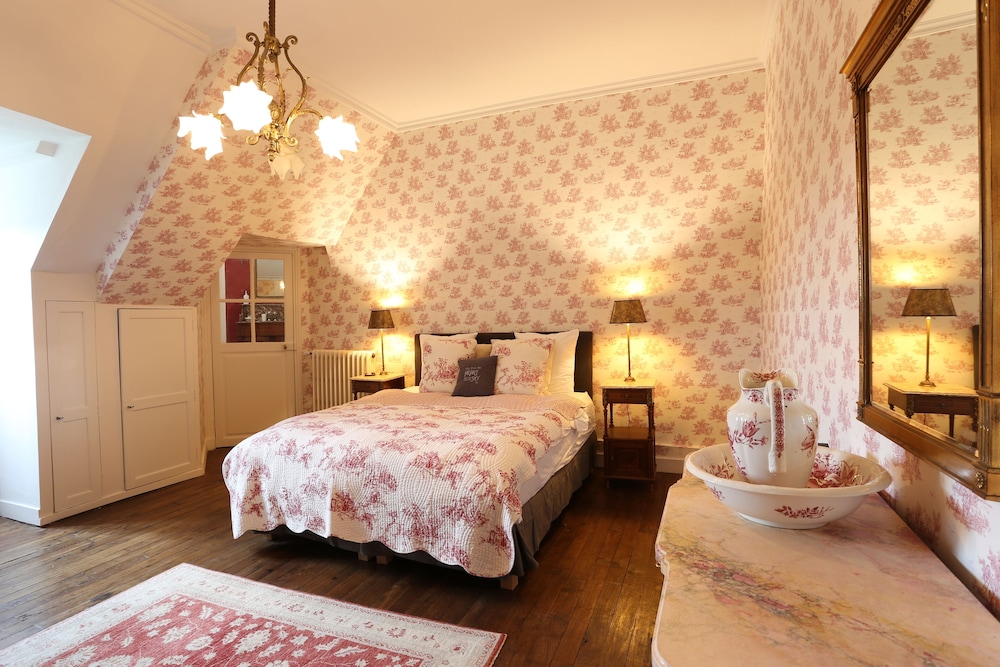 Deluxe Room, 1 King Bed, Garden View
