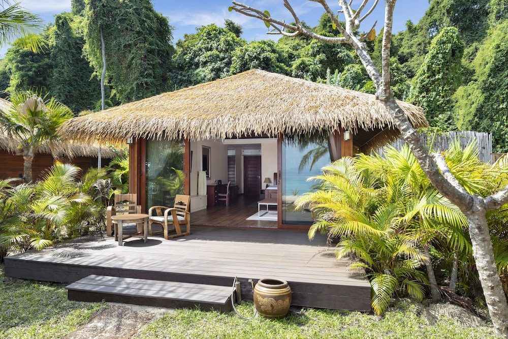 Luxury Beachfront Villa - Photo 8