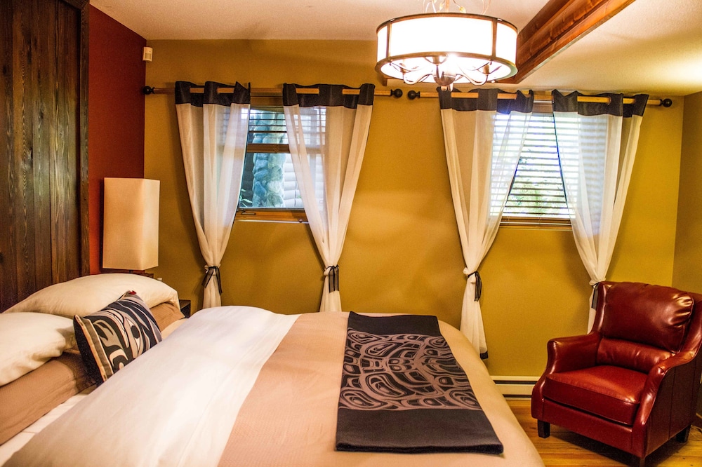 Ocean View Luxury Suite photo 2