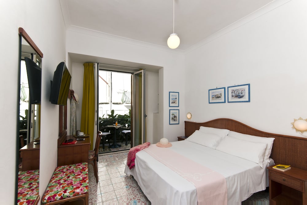Classic Double or Twin Room - Photo 4