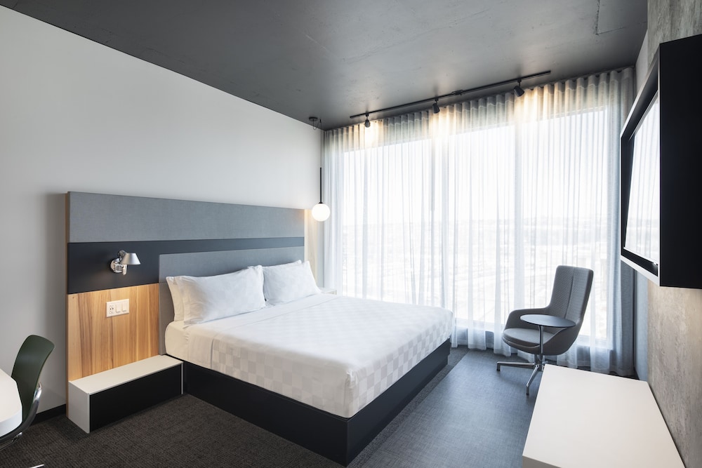 Classic Room, 1 King Bed photo 1