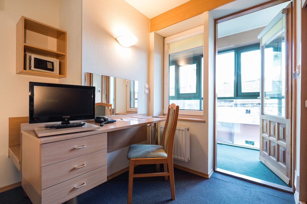 Economy Double Room - Photo 5