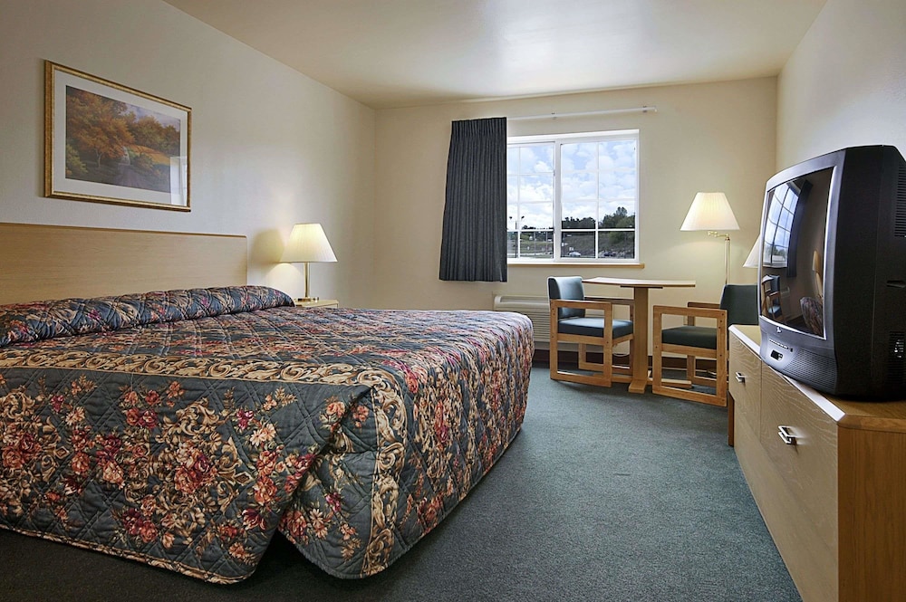 Room, 1 Double Bed, Accessible, Non Smoking - Photo 1