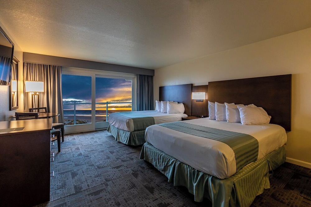 Deluxe Room, 2 Queen Beds, Kitchen, Oceanfront photo 1