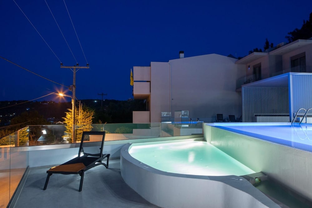 Villa, Smoking photo 2
