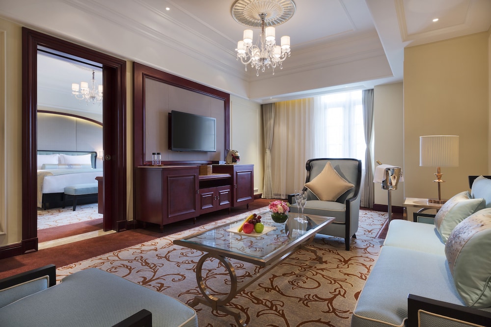 Suite, 1 Bedroom - Photo 2