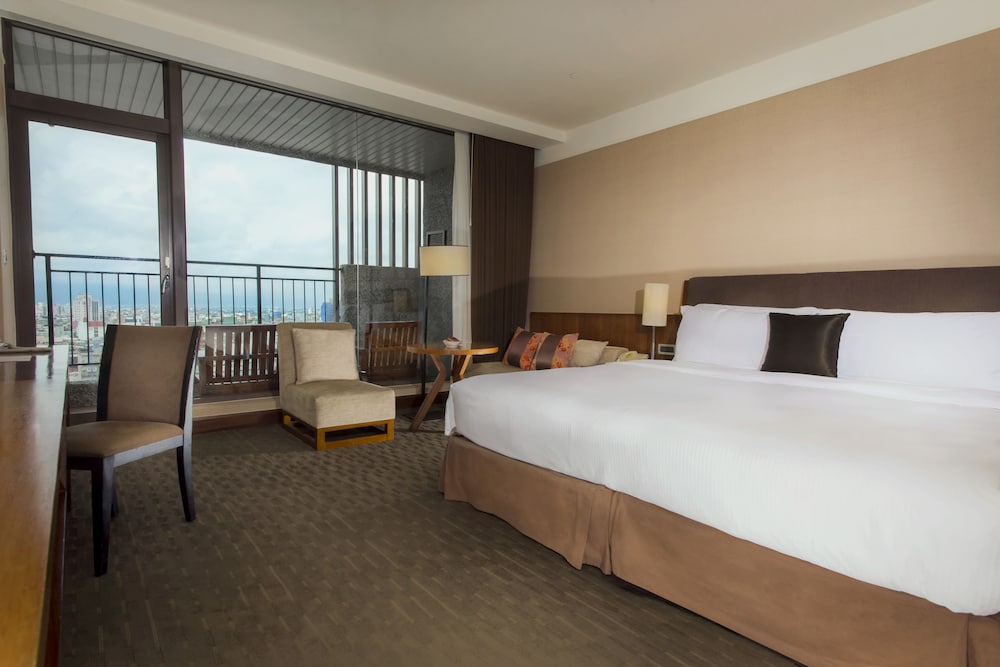 Superior King Room (with Balcony)