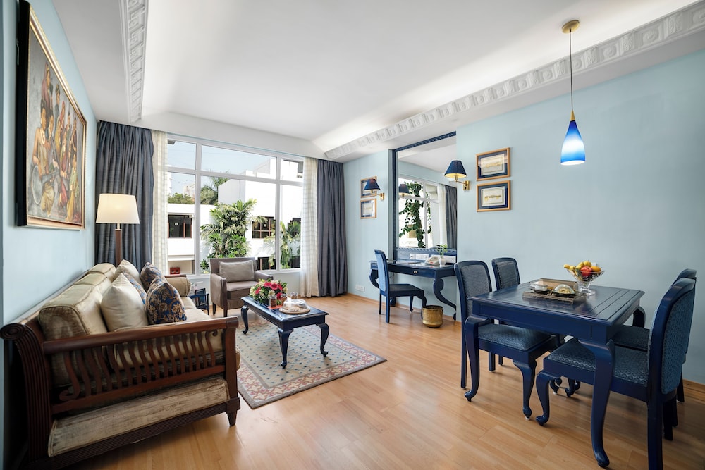 Suite, 1 King Bed, Pool View (Ethnic Suite)