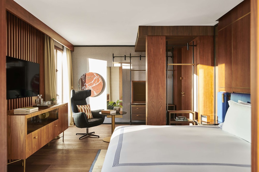 Room, 1 King Bed, Terrace thumbnail 6