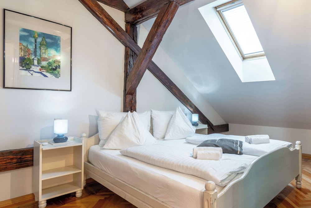 Suite, Multiple Beds, Bathtub (Cozy Sitting Corner) photo 1