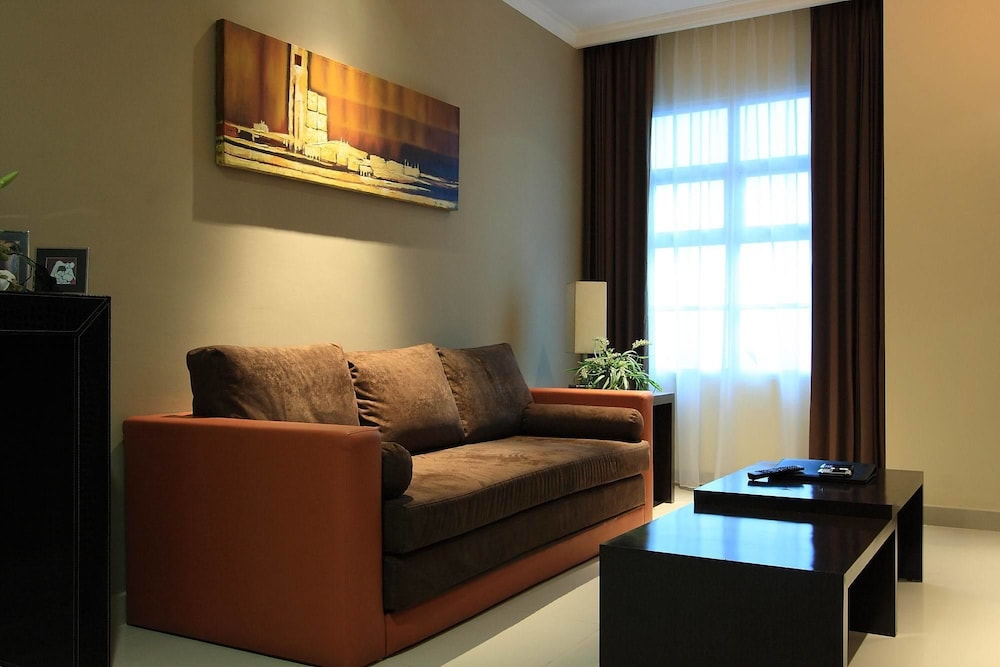Business Suite - Photo 5