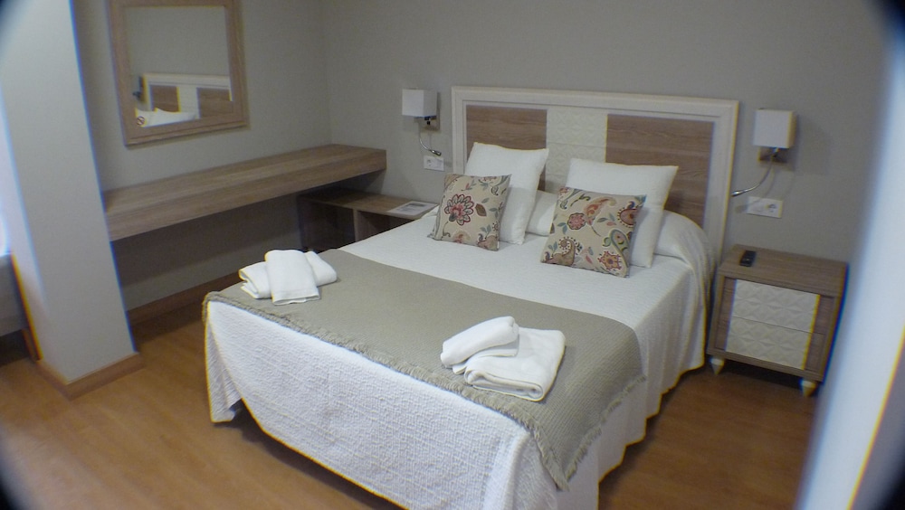 Superior Double Room, 1 Queen Bed, Private Bathroom - Photo 4