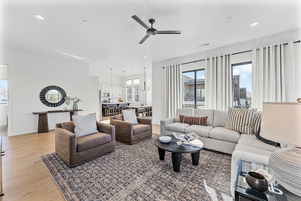 Condo, 3 Bedrooms
