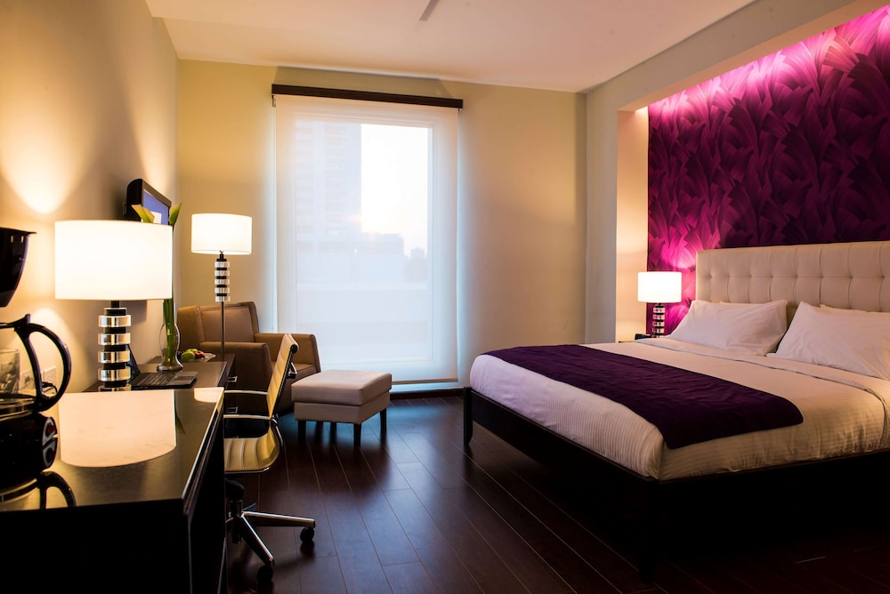 Deluxe Room, 1 King Bed, City View