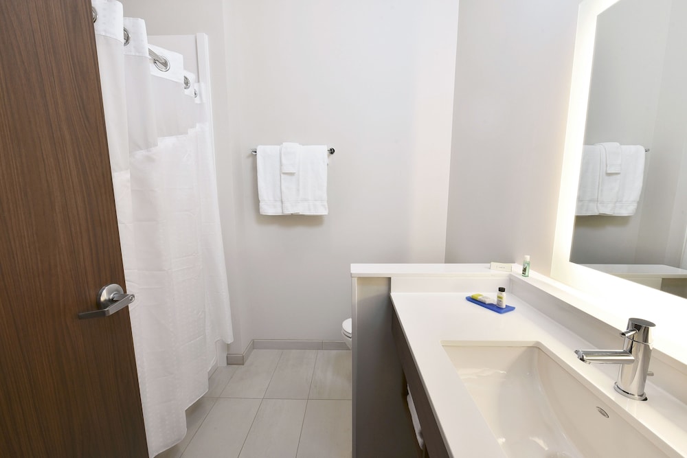 Suite, Multiple Beds - Photo 3