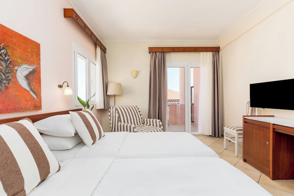 Standard Double or Twin Room photo 3