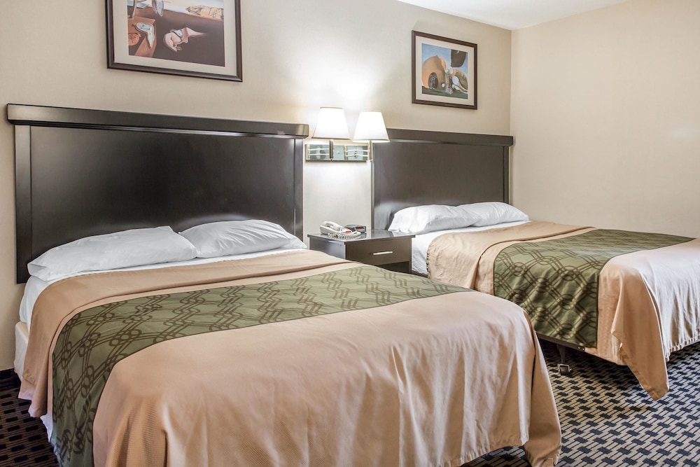 Standard Room, 2 Queen Beds - Photo 3
