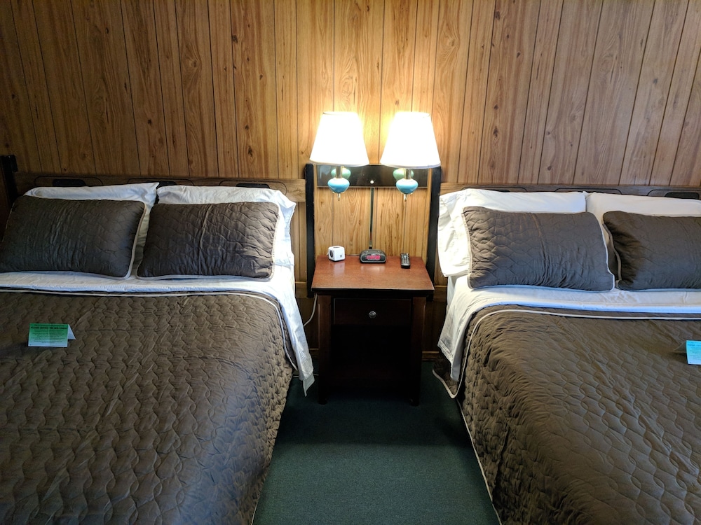 Family Room, 2 Double Beds, Non Smoking photo 2