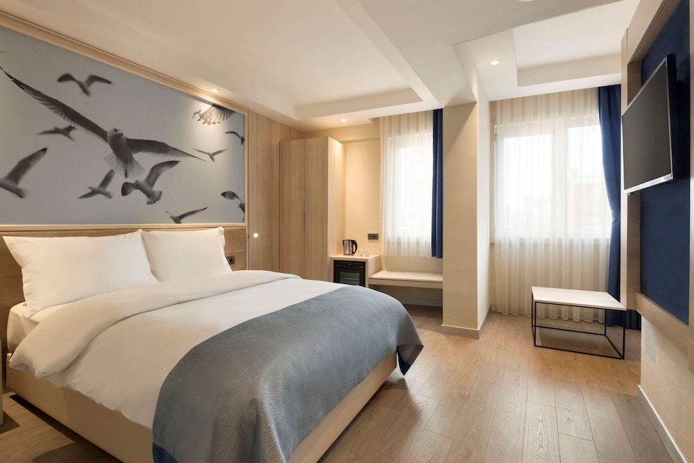 Executive Room, 1 King Bed, Accessible