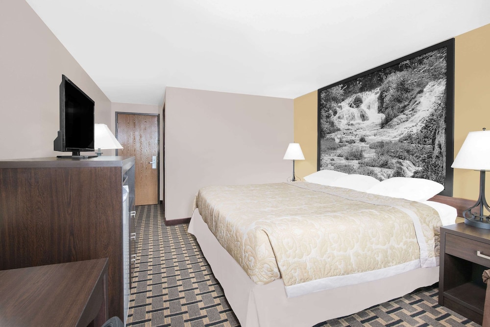 Standard Room, 1 King Bed - Photo 5