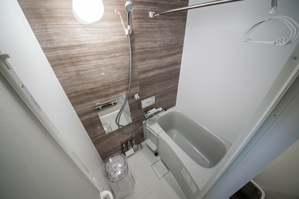Basic Apartment - Photo 6