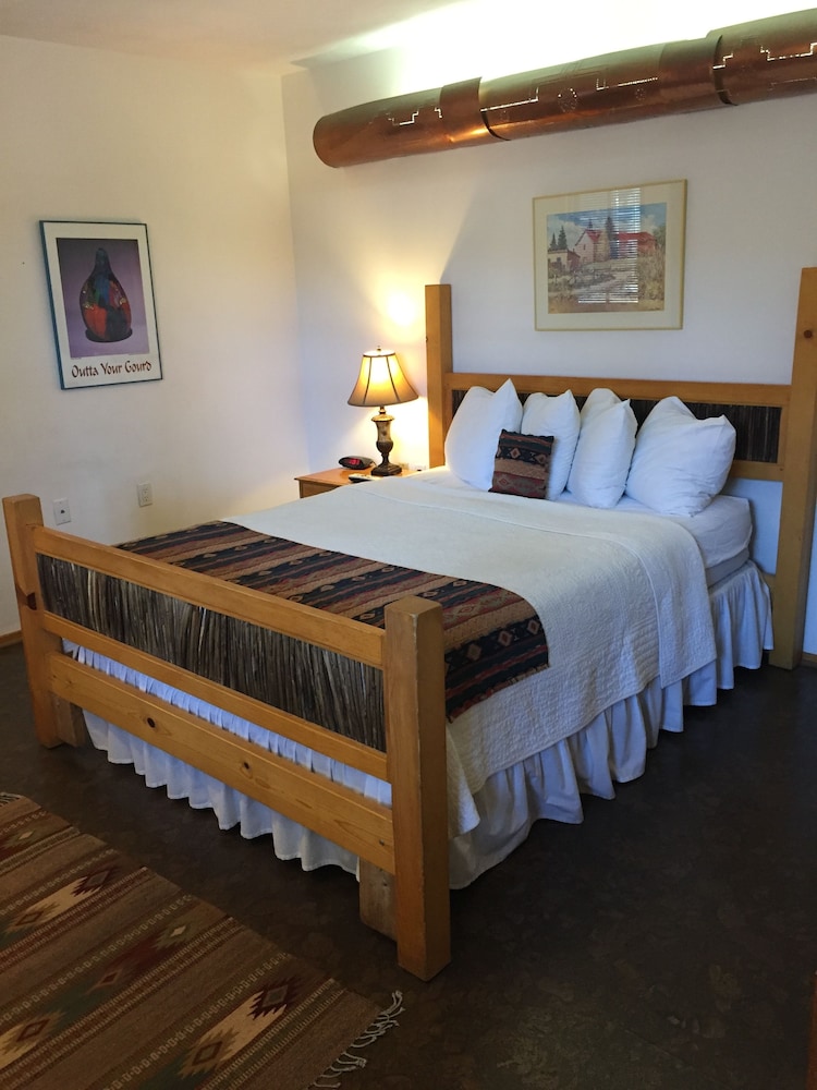 Standard Room (Room 6, Ground Floor) photo 1
