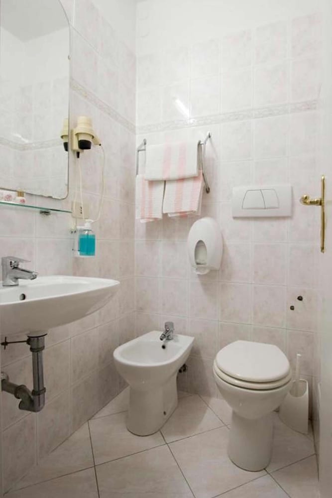 Standard Room - Photo 4