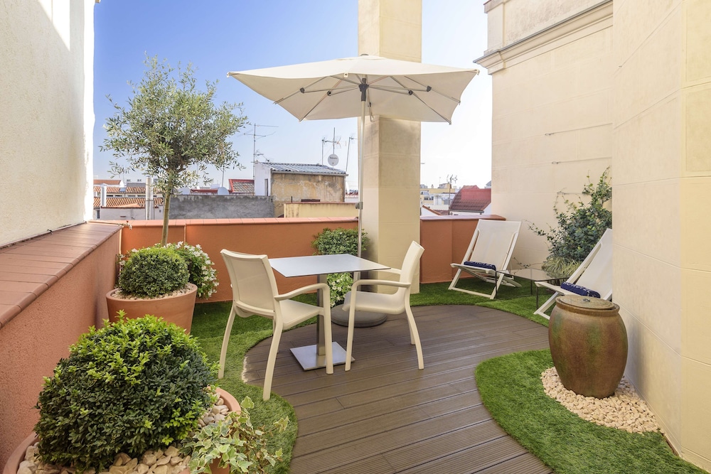 Deluxe Room, Terrace, City View - Photo 3