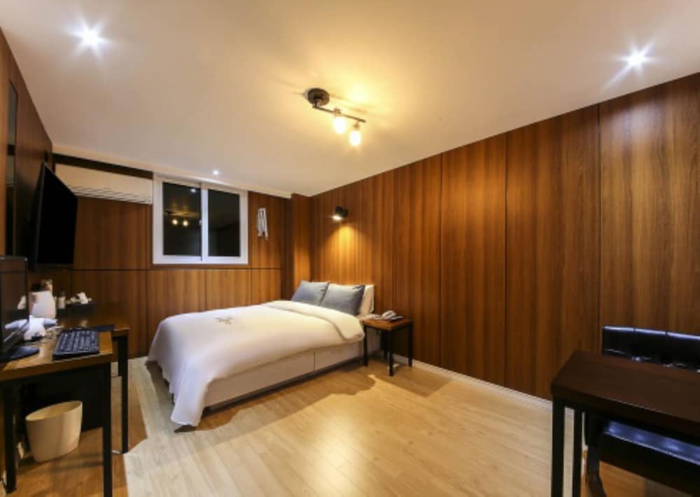 Deluxe Room (Business) - Photo 12