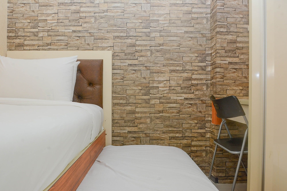 Room - Photo 8