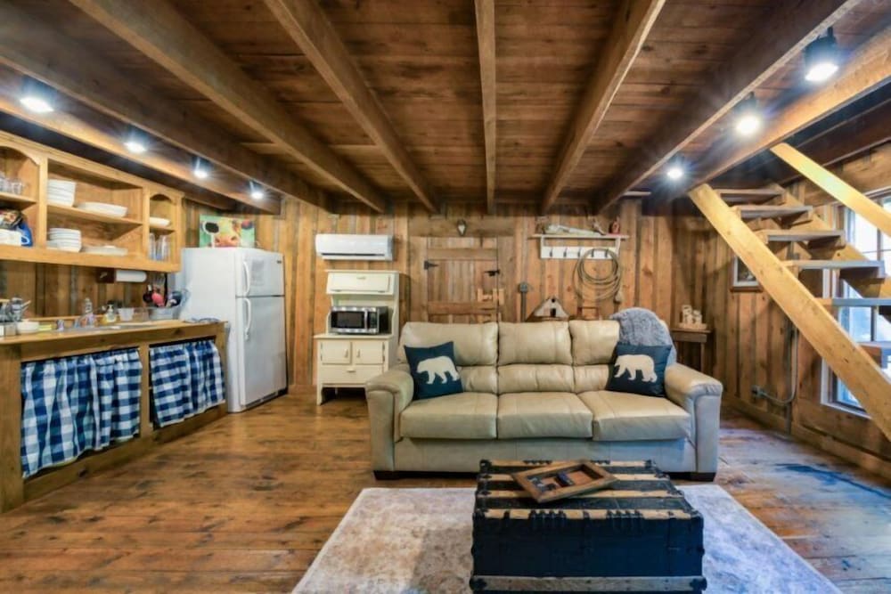Traditional Cabin photo 3